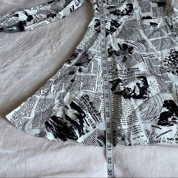 NWT Reformation Mochi Dress in Climate Newsprint - Picture 10 of 14